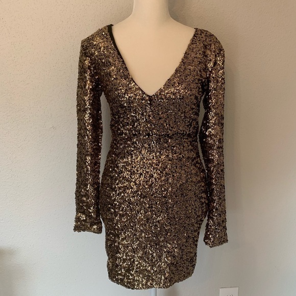 Haoduoyi Sparkly Sequin Fitted Mini Dress with V-Neck - Picture 3 of 13